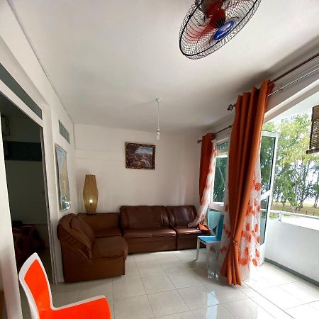 Sea Front 2 Bedrooms Apartment Flic en Flac Luaran gambar