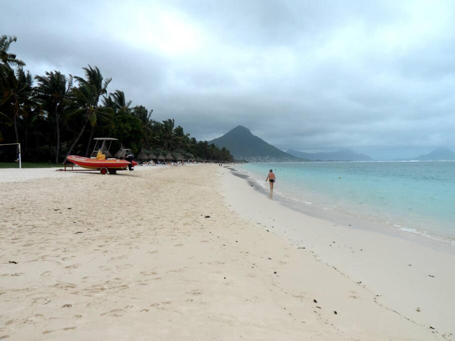Sea Front 2 Bedrooms Apartment Flic en Flac Luaran gambar