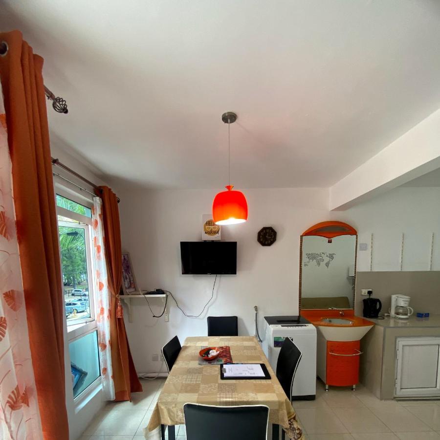 Sea Front 2 Bedrooms Apartment Flic en Flac Luaran gambar